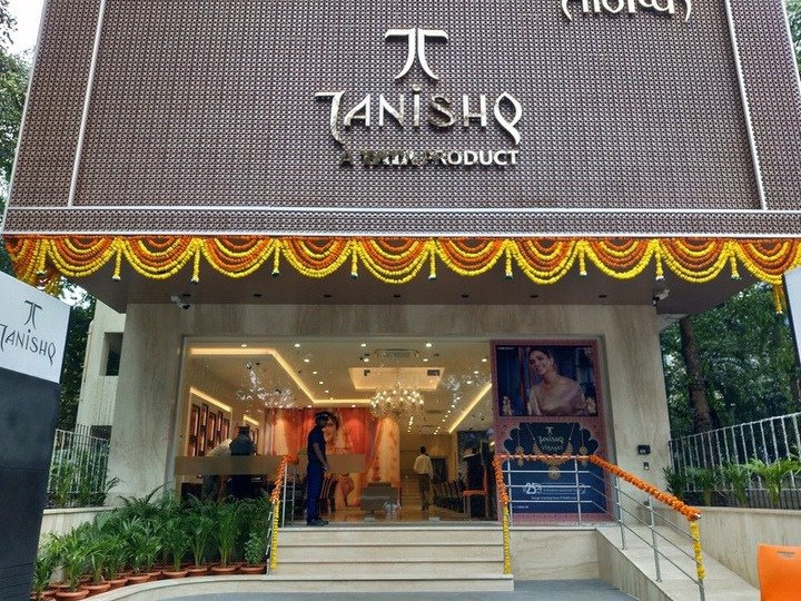Tanishq, Andheri, Mumbai — interior by Kshitij Interiors.